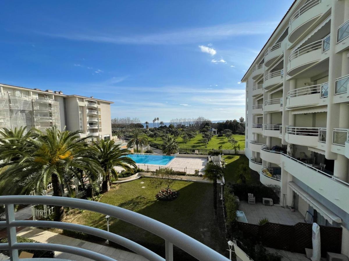 Appartement Tout Confort Vue Mer อองทีบส์ ภายนอก รูปภาพ